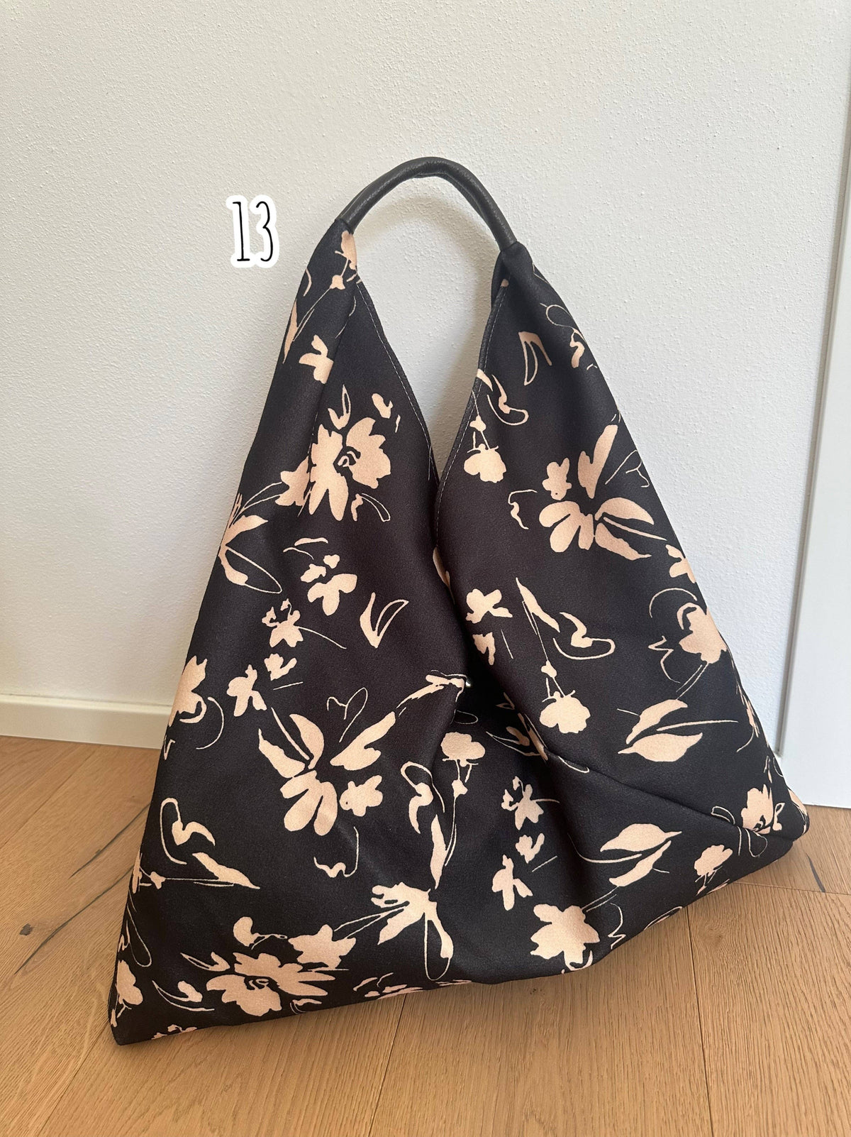 Sac Foulard Large avec Poignée en Cuir Véritable Motifs Félins - Une Autre Maison