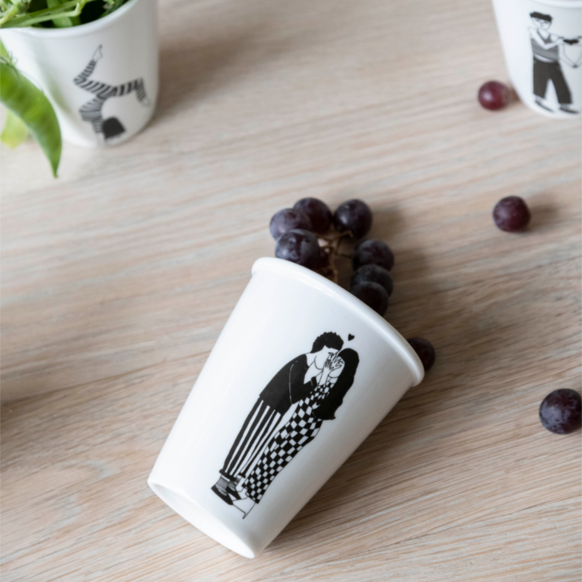 Tasse en Porcelaine « Secret Kissers » Illustrée - Helen B