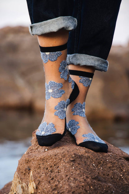Chaussettes Transparentes Fleurs Bleues ou Mauve Murano - Atelier St Eustache
