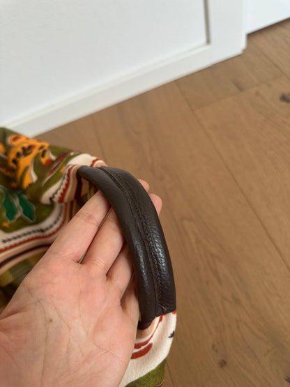 Sac Foulard Large avec Poignée en Cuir Véritable Motifs Félins - Une Autre Maison