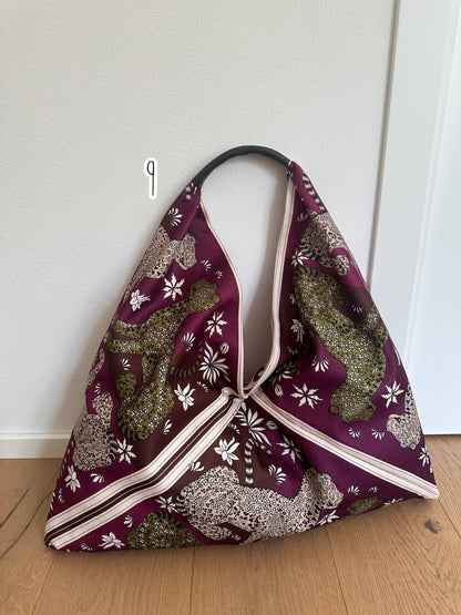 Sac Foulard Large avec Poignée en Cuir Véritable Motifs Félins - Une Autre Maison