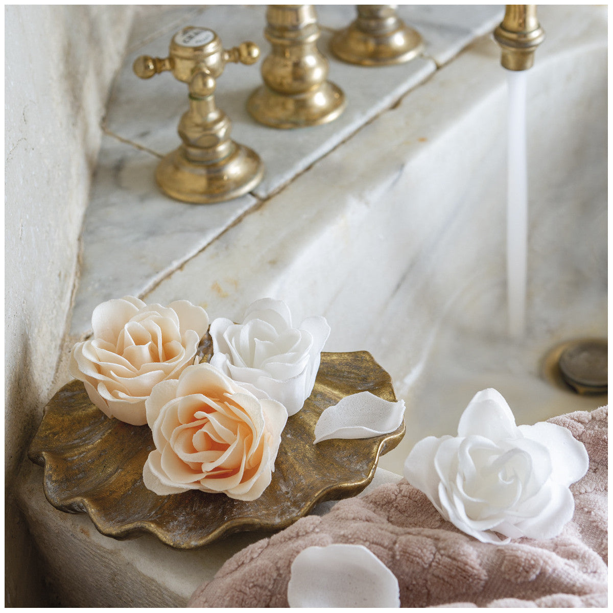 Rose en Feuilles de Savon Blanches Parfum Rose - Mathilde M